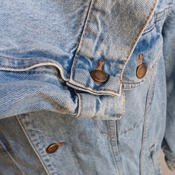 AC/DC Denim Jacket XL With Tie-Dye Back Patch Button Closure Pockets Light Wash - Picture 6 of 6